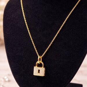 18k gold necklace with lock pendant charm